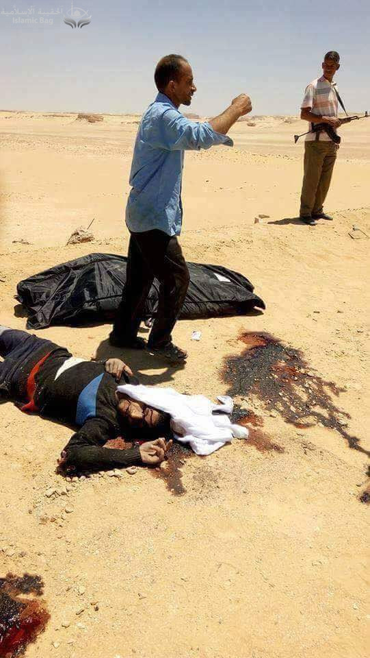 مصر .. أستشهاد 28 قبطي في هجوم بالرصاص على حافلة تقلهم