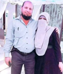 الإرهابية الأخوانية / ياسمين هاني سيد العطار مع والدها الهارب من تنفيذ الأحكام 
